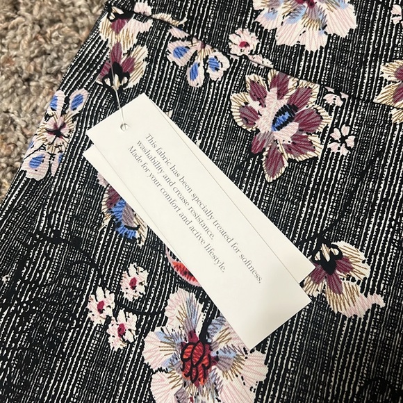 NWT Margaret M. Size Medium.  Black floral. - Picture 4 of 7